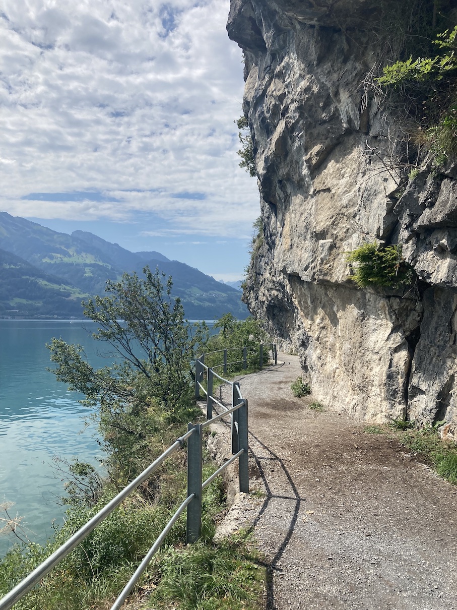 Weg entlang dem Walensee